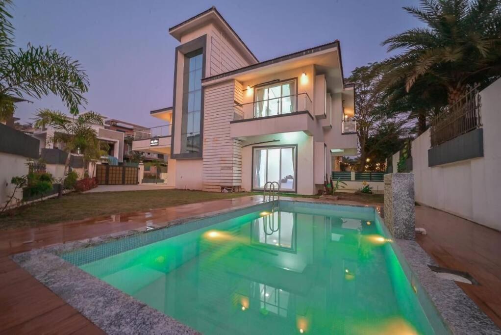 Royal Paradise Villa ロナバラ エクステリア 写真