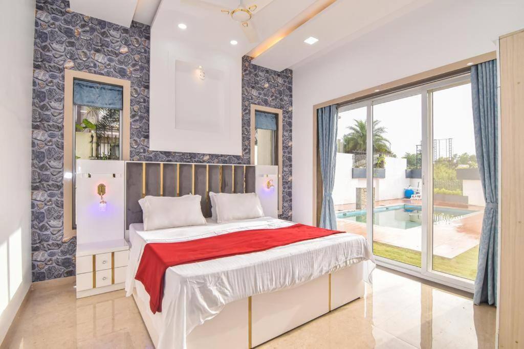 Royal Paradise Villa ロナバラ エクステリア 写真